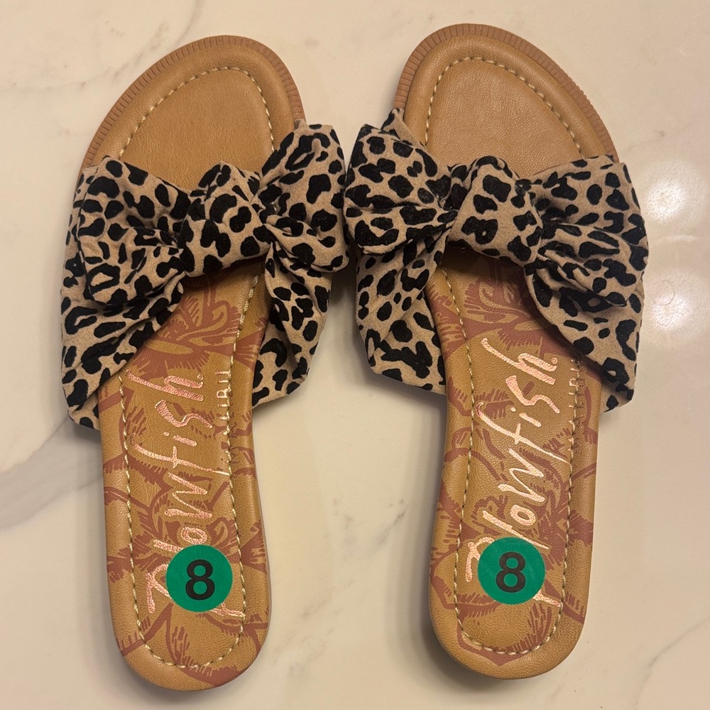 Blowfish Tan and Black Bow Sandals